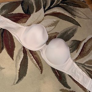 Women’s Wacoal Red Carpet tan 38DD strapless bra